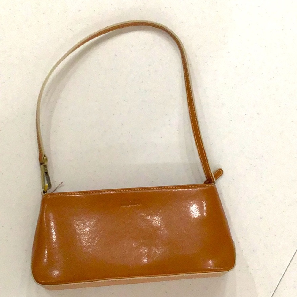Unlisted leather bag
